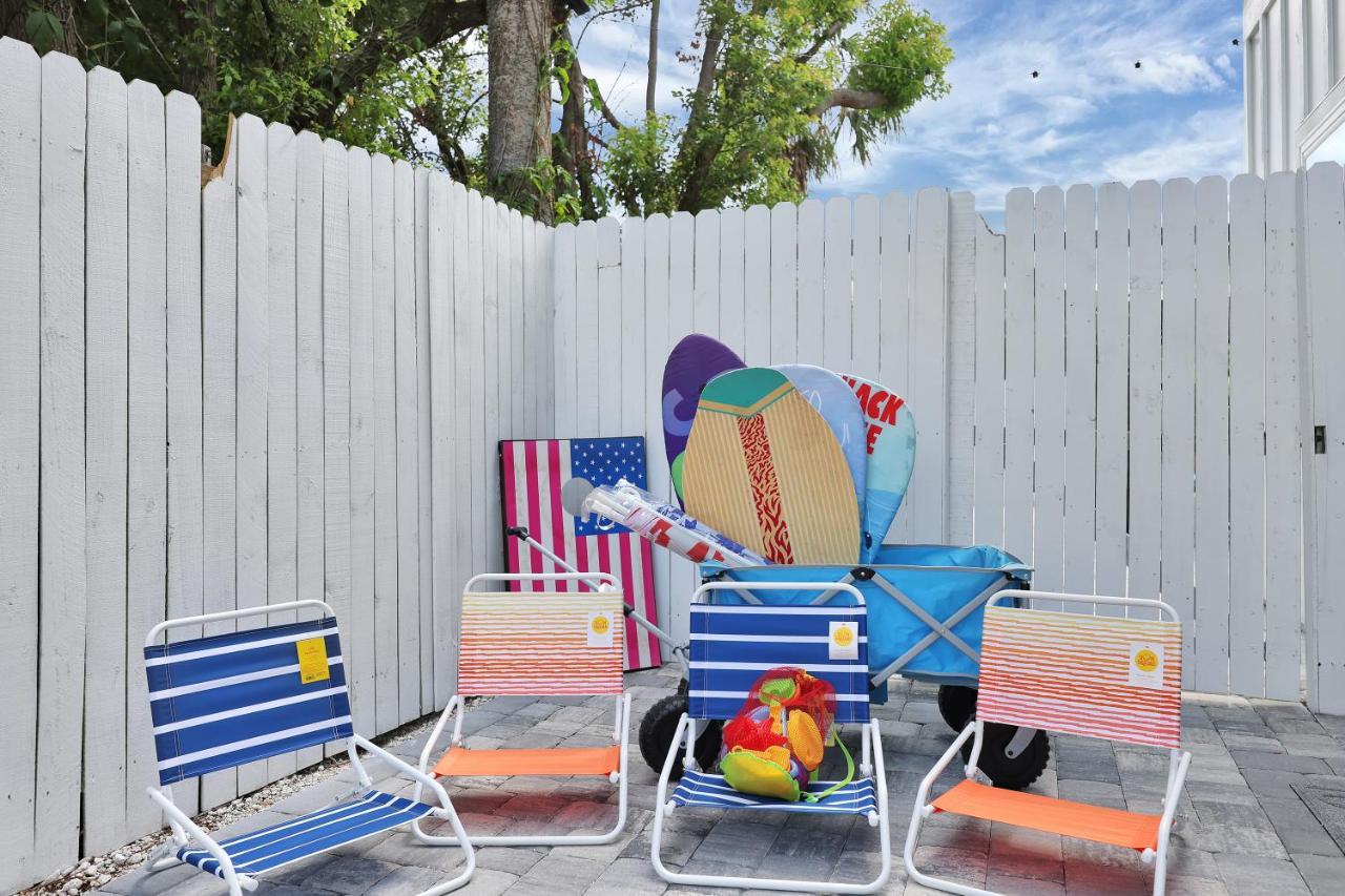 Few Steps To Ocean-4 Beach Cruisers & Free Parking & Private Backyard Jacksonville Beach Kültér fotó